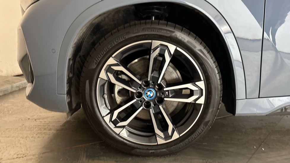 BMW iX1 Image 17