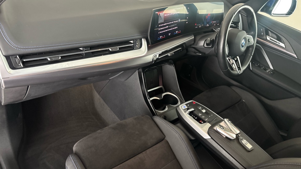 BMW iX1 Image 10