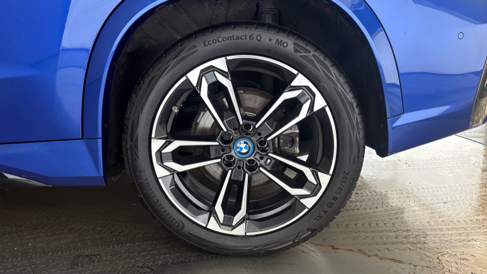 BMW iX1 Image 18