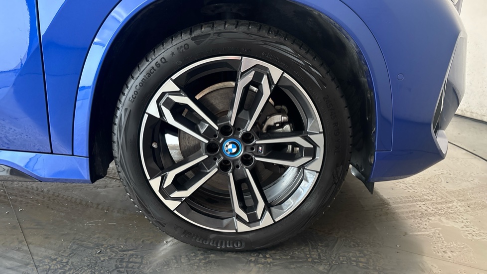 BMW iX1 Image 20