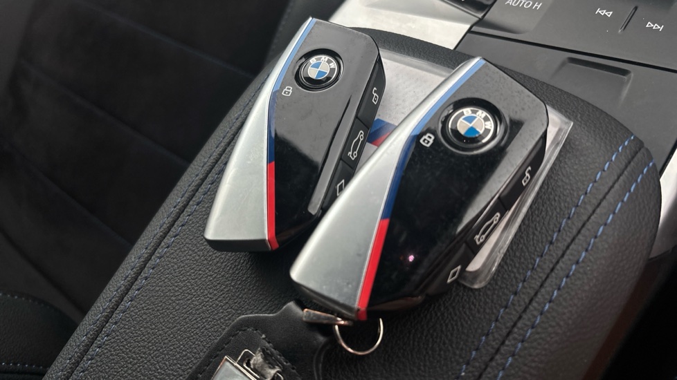 BMW iX1 2 keys