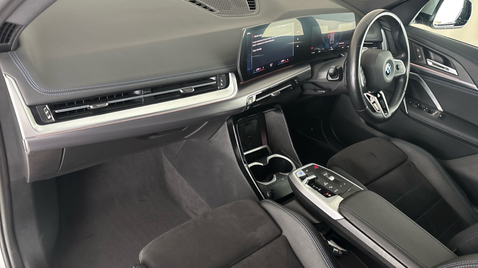 BMW iX1 Image 10