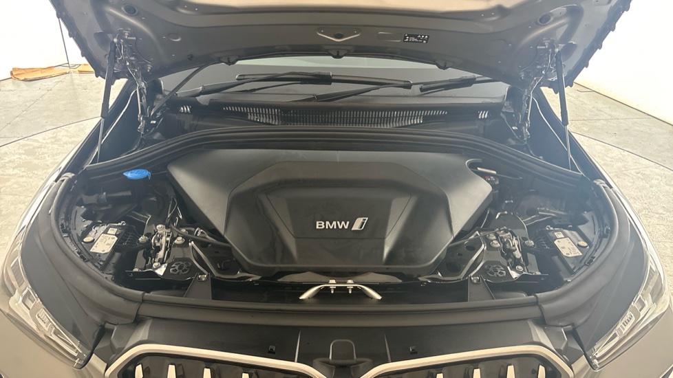 BMW iX1 Image 16