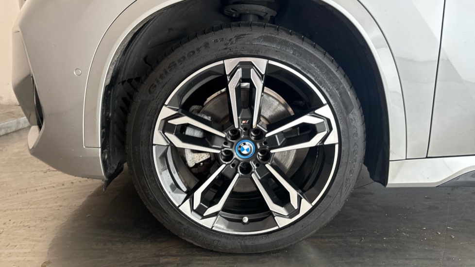 BMW iX1 Image 17