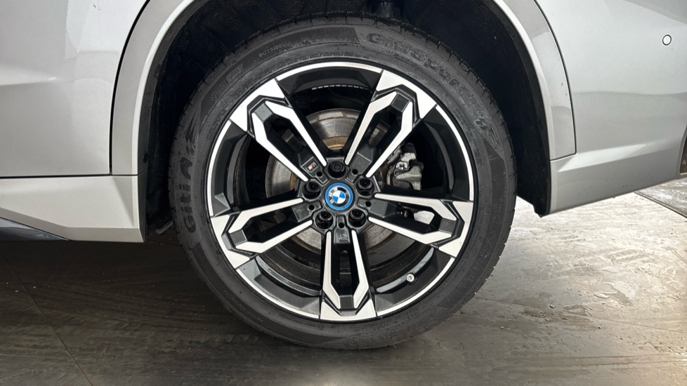 BMW iX1 Image 18