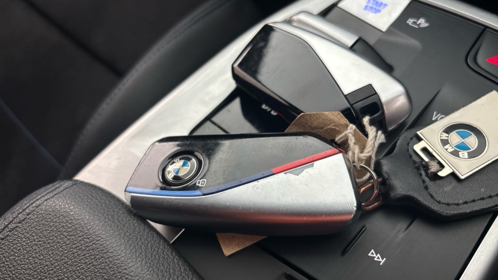 BMW iX1 2 keys