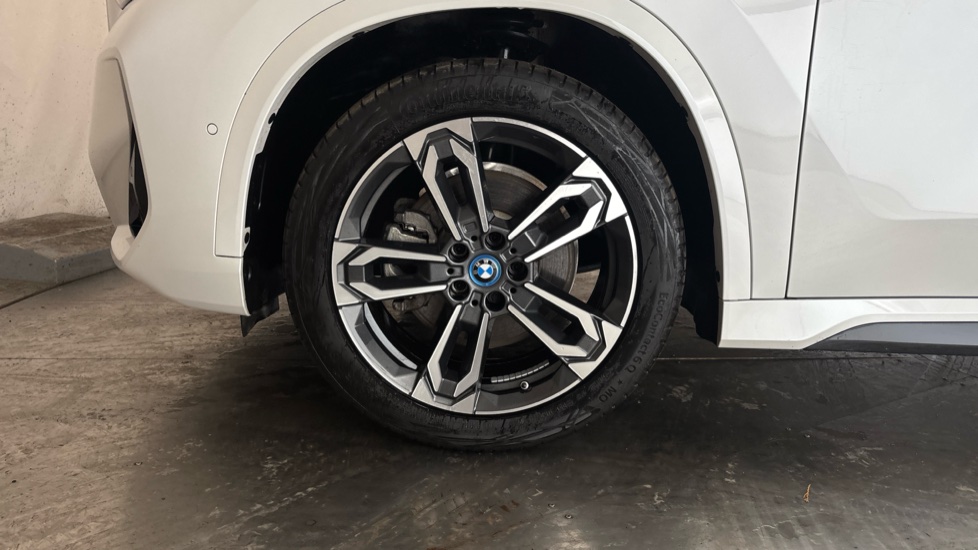 BMW iX1 Image 17