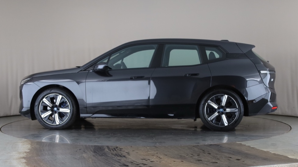 BMW iX Image 2