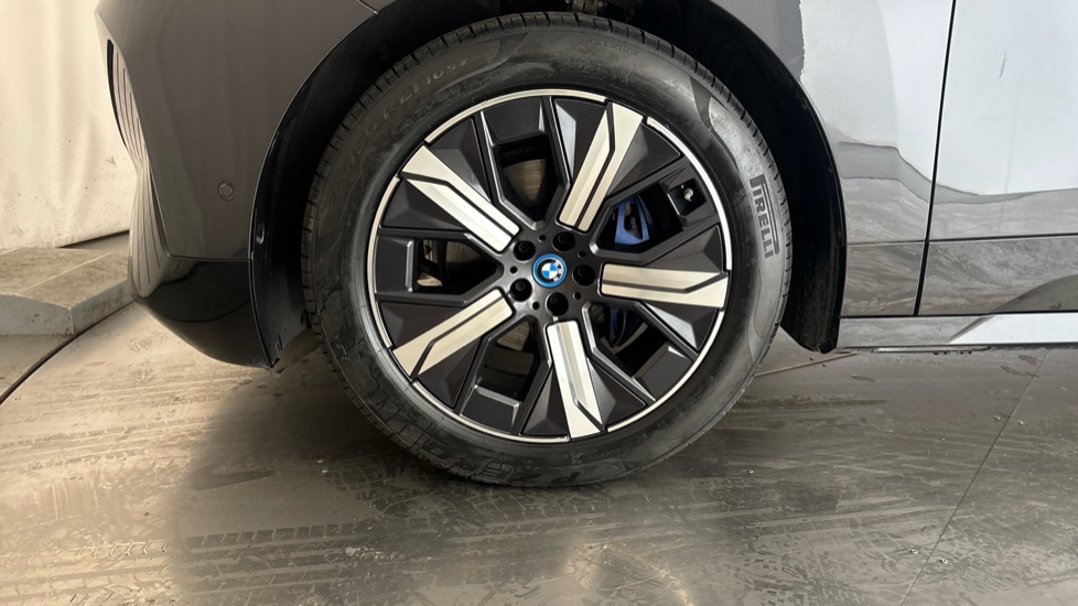 BMW iX Image 17