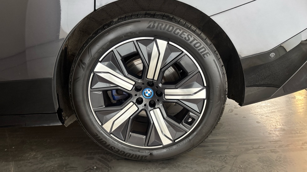 BMW iX Image 18
