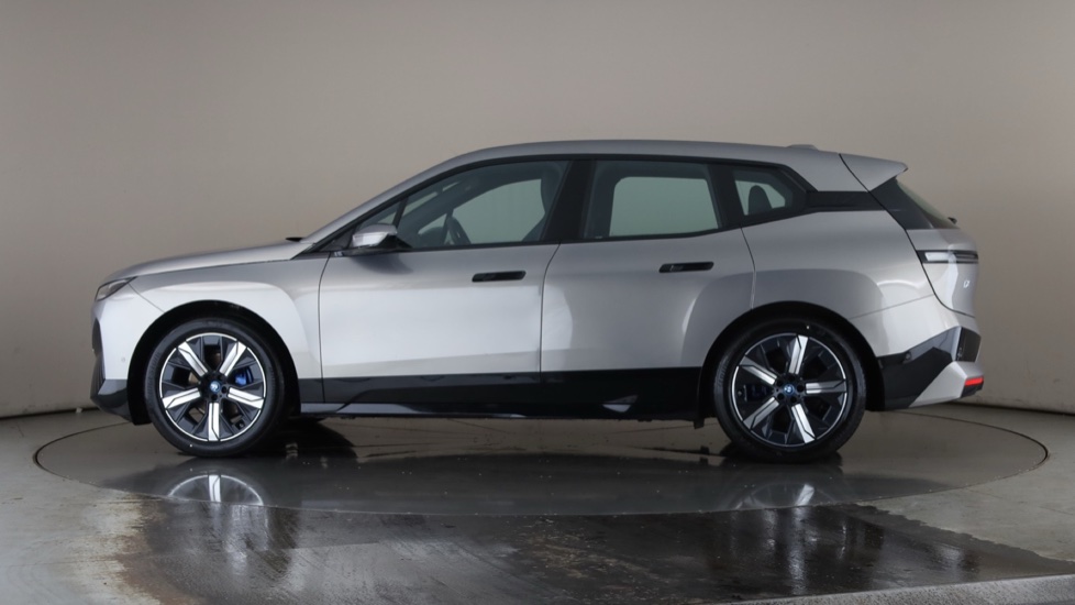 BMW iX Image 2