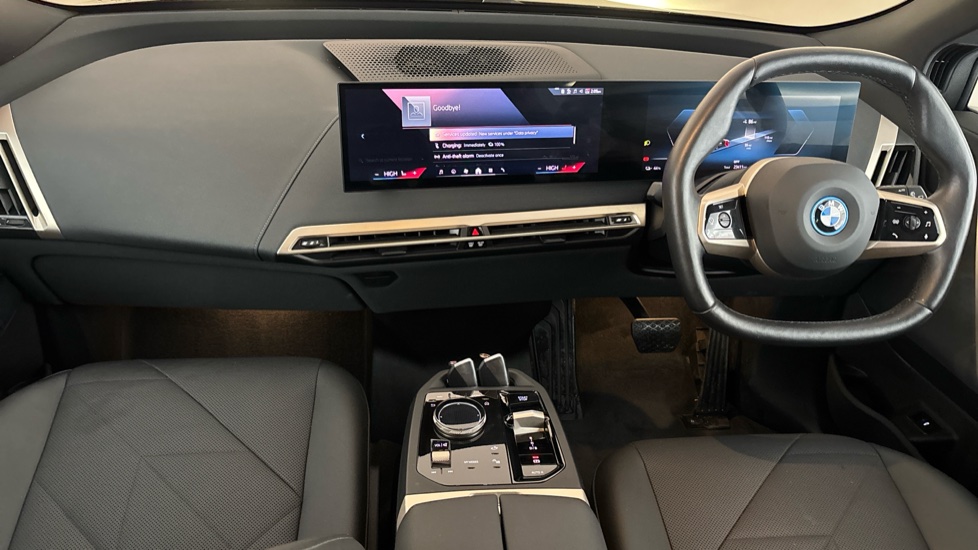 BMW iX Image 11