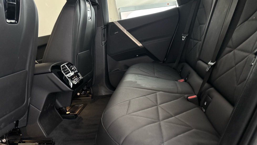 BMW iX Image 14