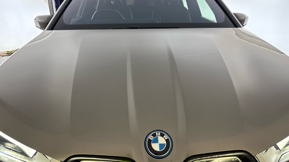 BMW iX Image 16