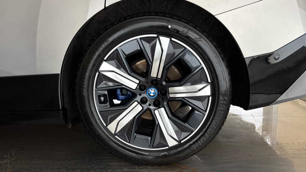 BMW iX Image 18