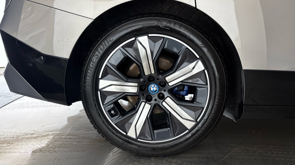 BMW iX Image 19