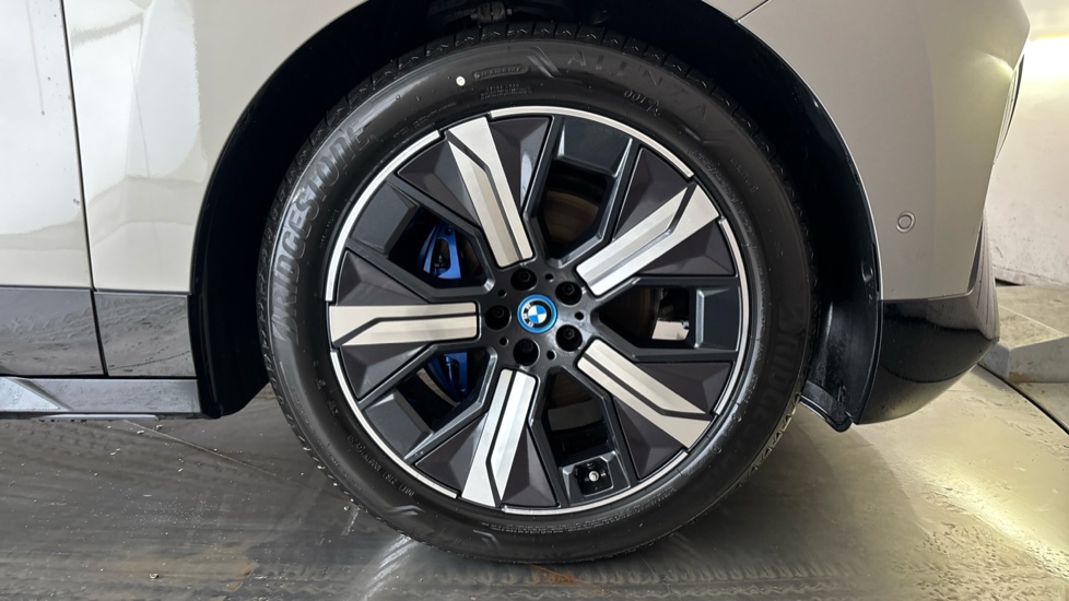 BMW iX Image 20