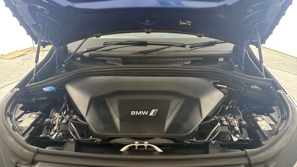 BMW iX1 Image 16
