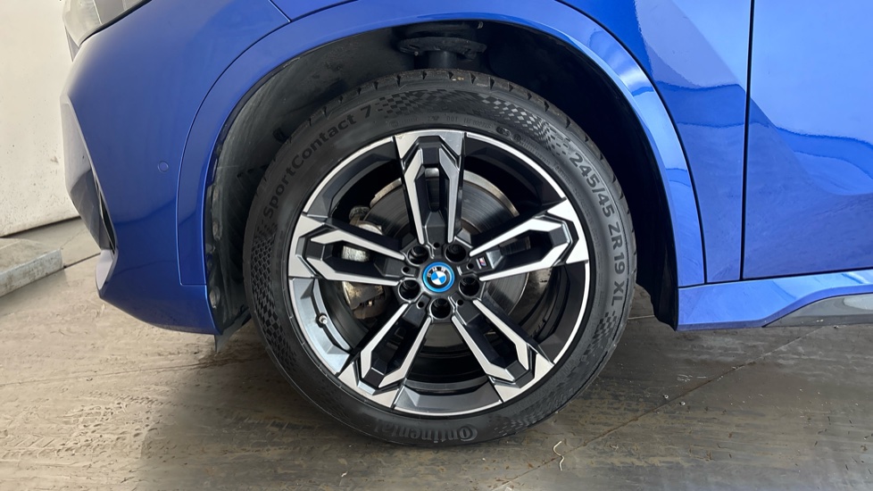 BMW iX1 Image 17