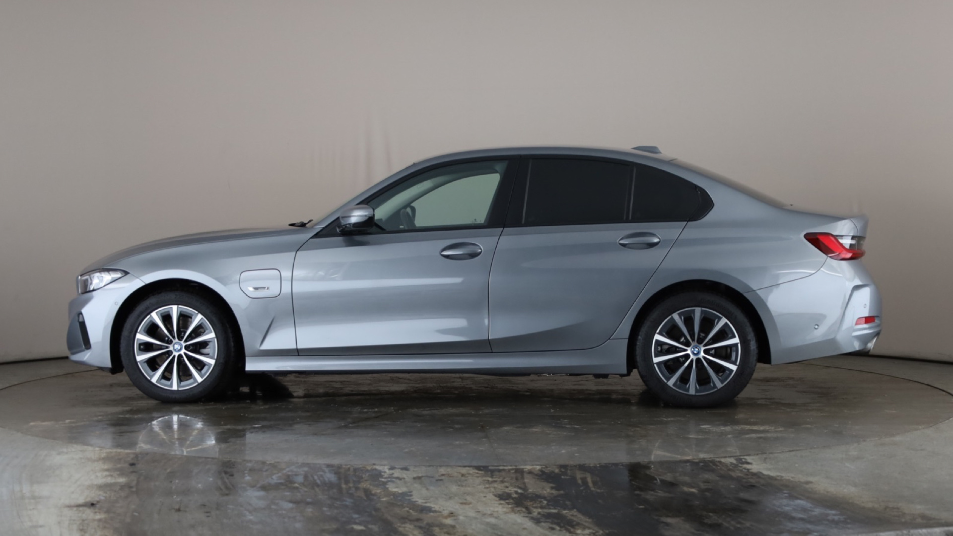 4020662 330e Sport 4dr Step Auto