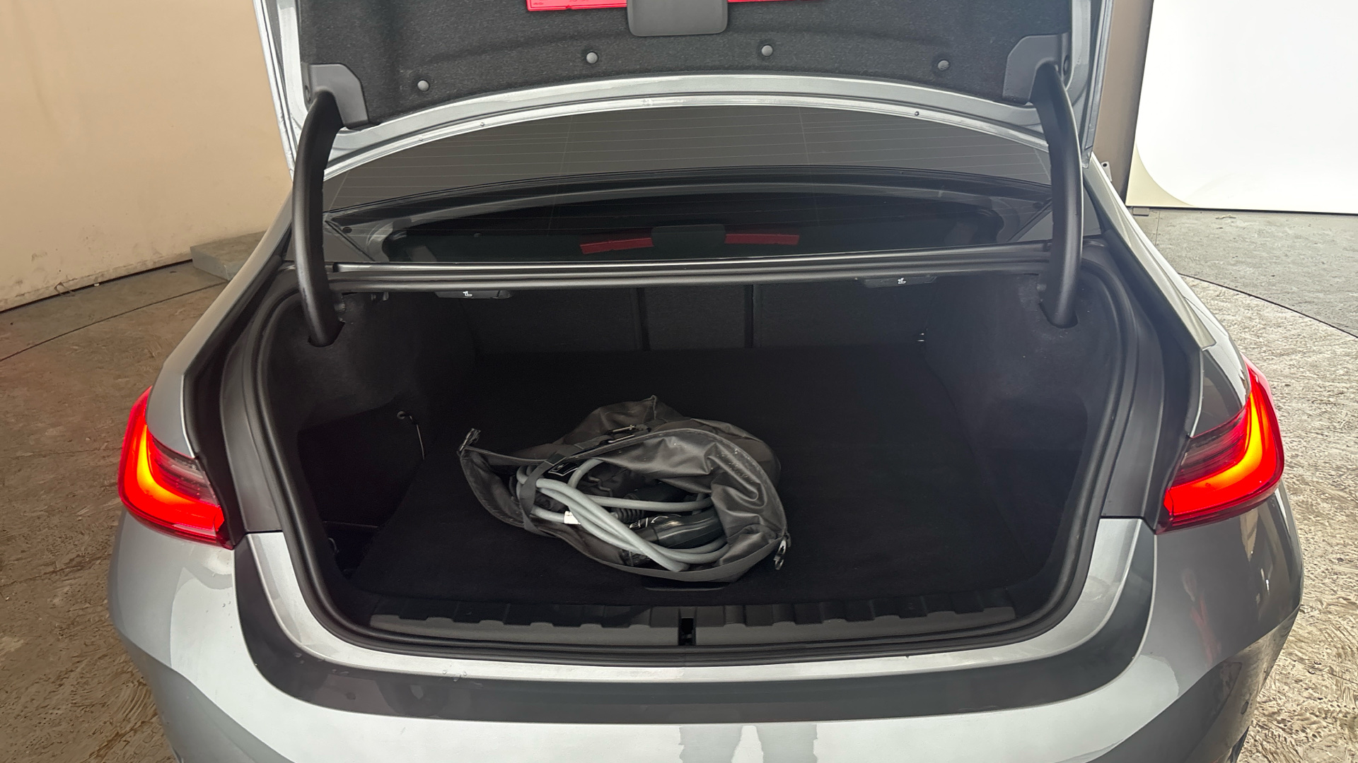 4020662 330e Sport 4dr Step Auto