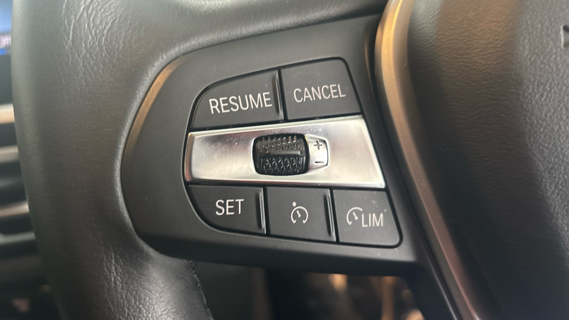 4020662 330e Sport 4dr Step Auto