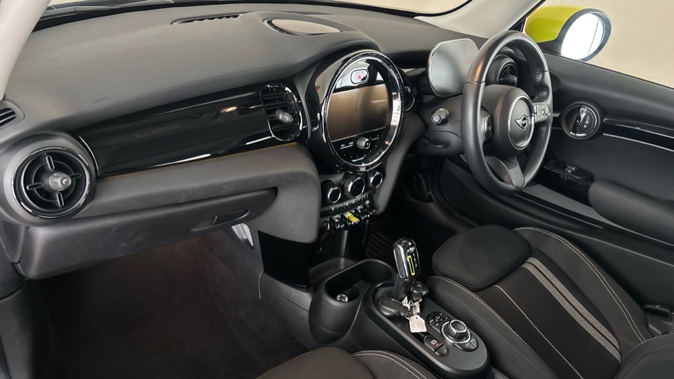 MINI HATCHBACK Image 10