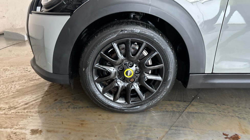 MINI HATCHBACK Image 17