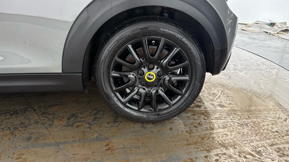 MINI HATCHBACK Image 18