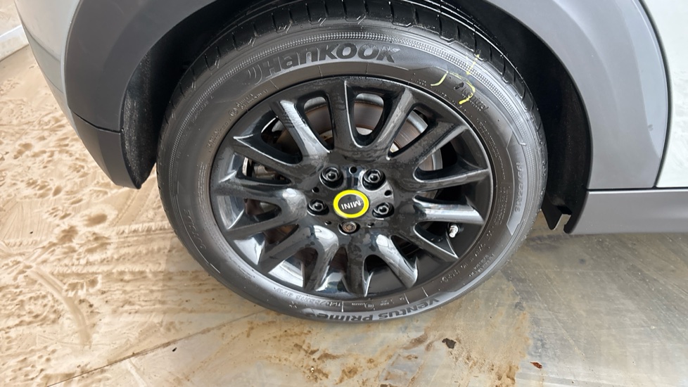 MINI HATCHBACK Image 19