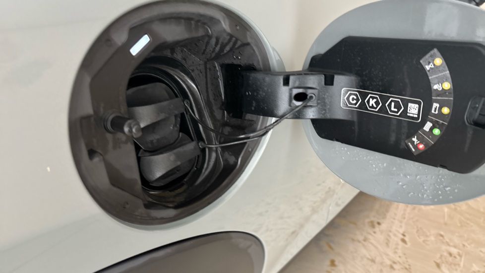 MINI HATCHBACK Image 21