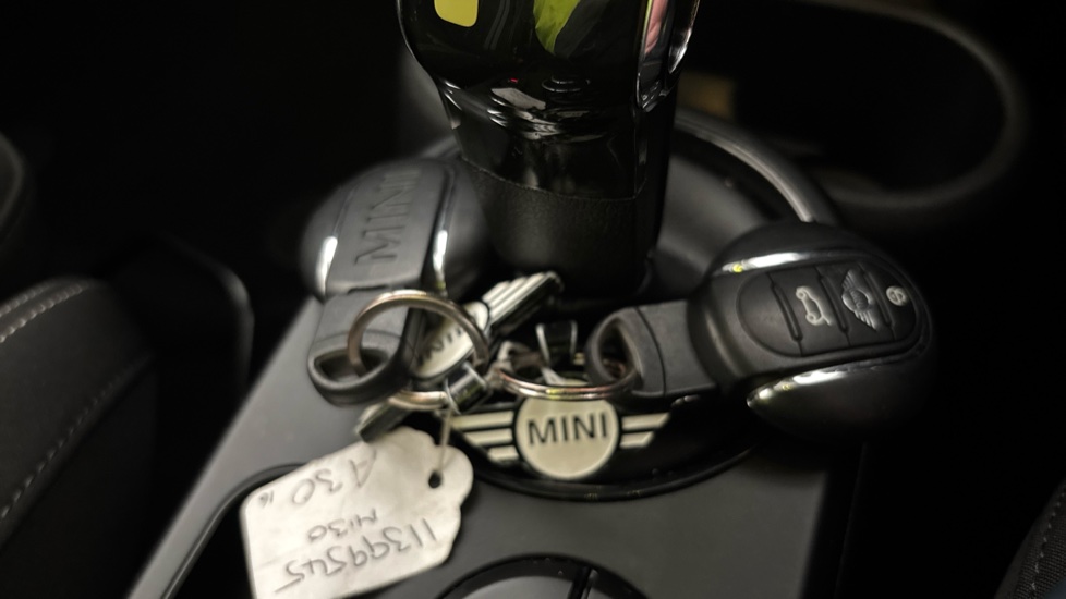 MINI HATCHBACK 2 keys