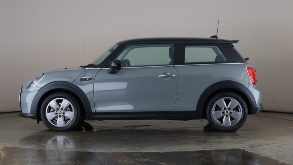 MINI HATCHBACK Image 2