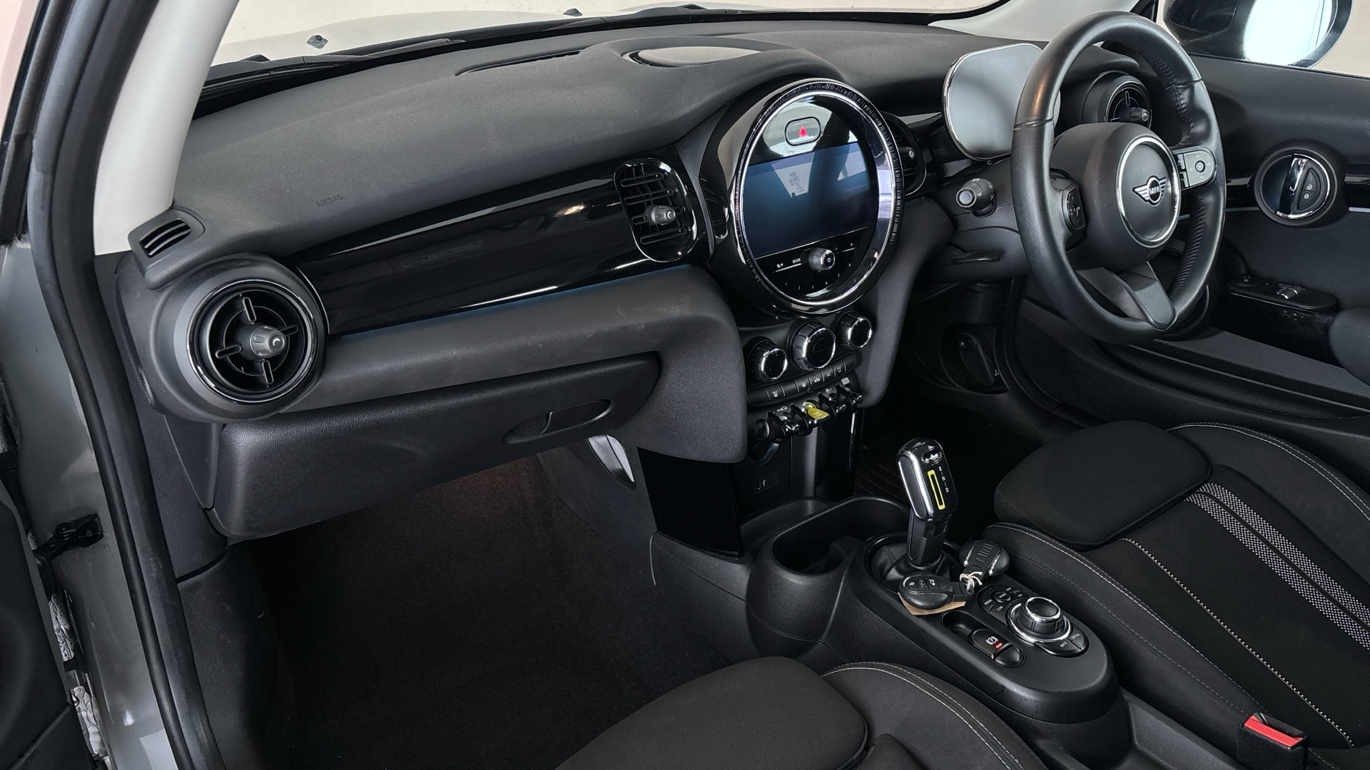 4060160 135kW Cooper S Level 1 33kWh 3dr Auto