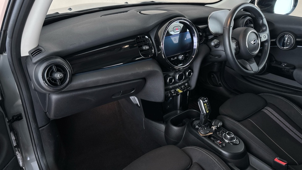 MINI HATCHBACK Image 10