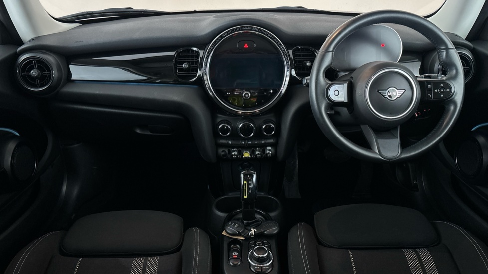 MINI HATCHBACK Image 11