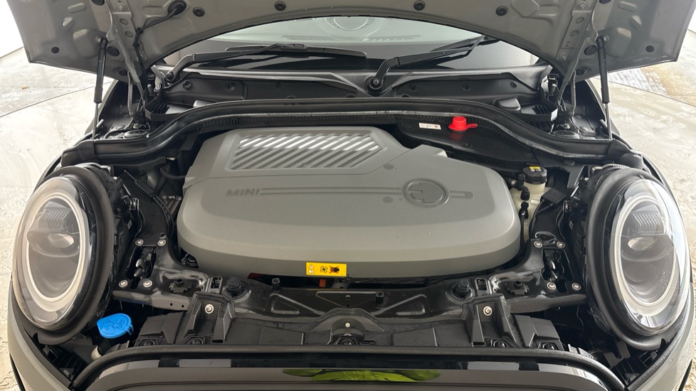 MINI HATCHBACK Image 16