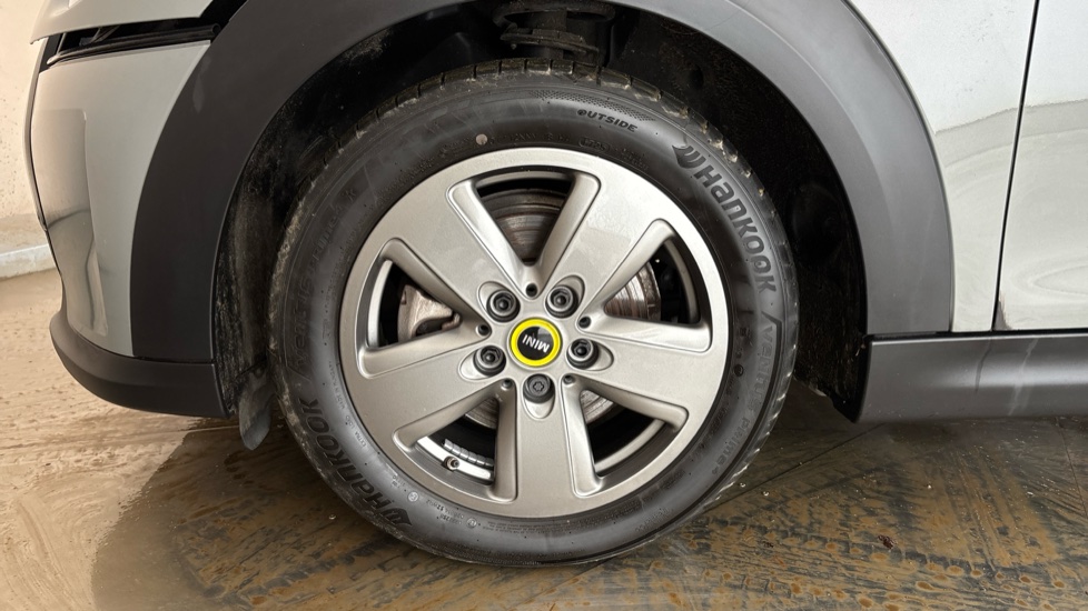 MINI HATCHBACK Image 17