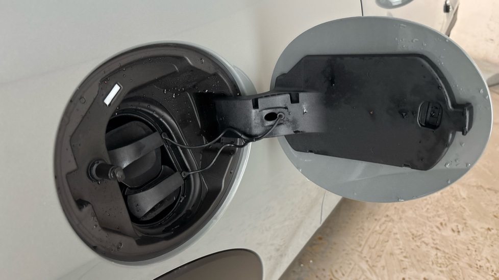 MINI HATCHBACK Image 21