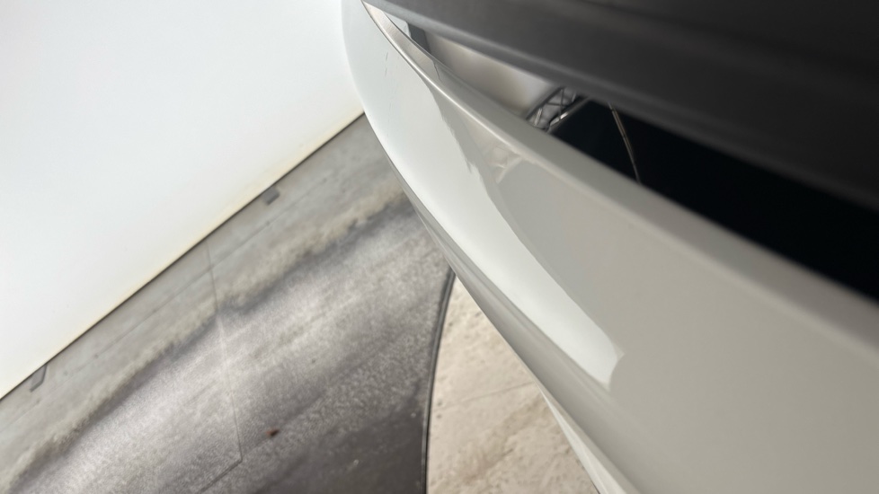 VOLVO XC40 Dent