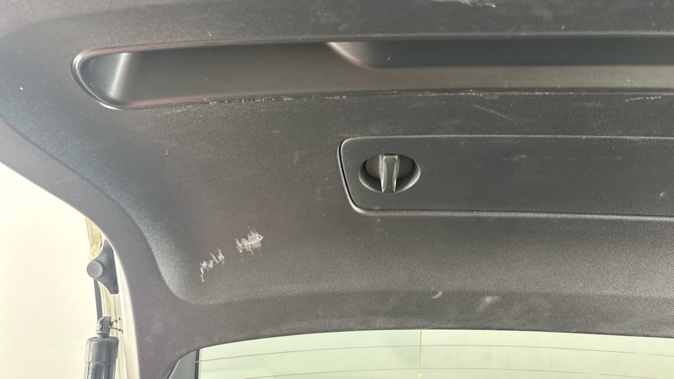 VOLVO XC40 Scuff