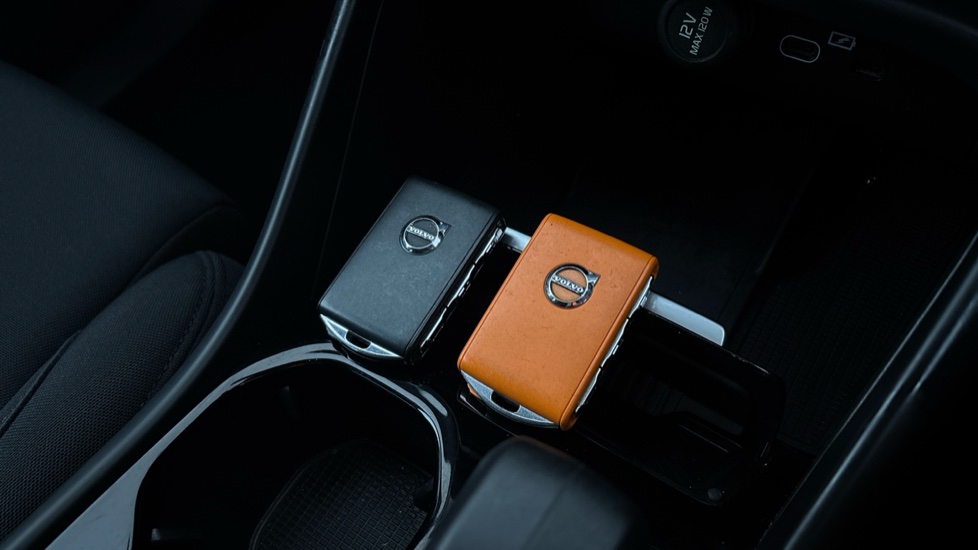 VOLVO XC40 2 keys available