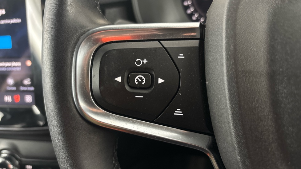 VOLVO XC40 Cruise control