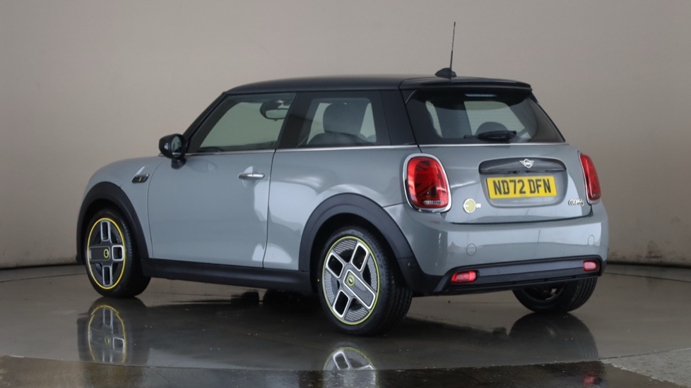 MINI HATCHBACK Image 3