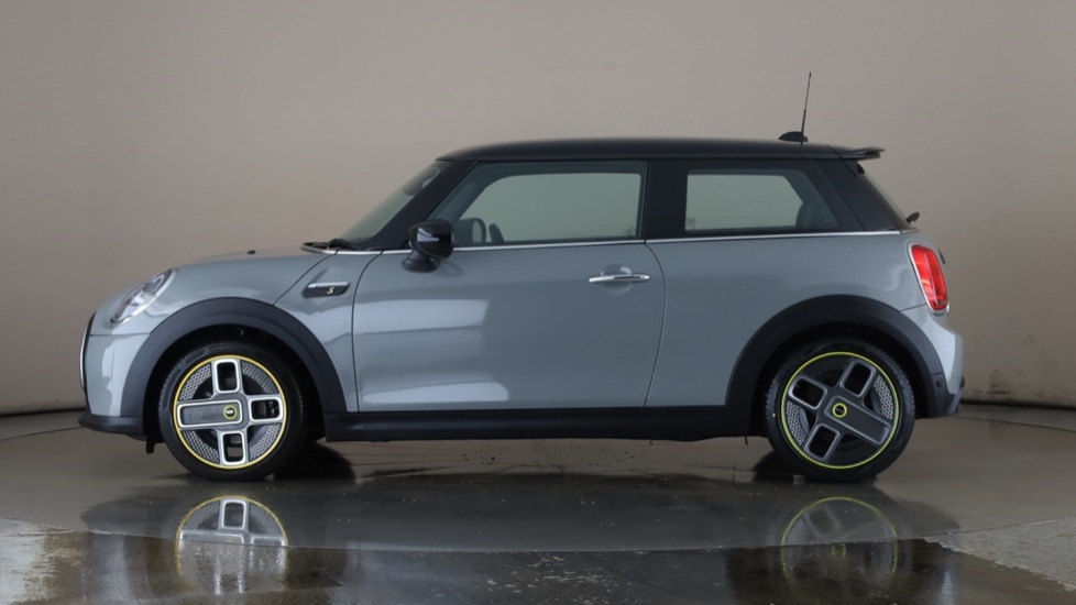 MINI HATCHBACK Image 2