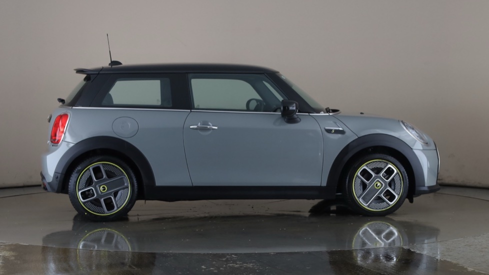 MINI HATCHBACK Image 6