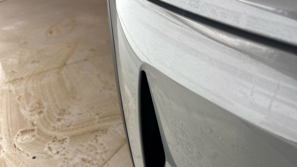 MINI HATCHBACK Chips and scratches