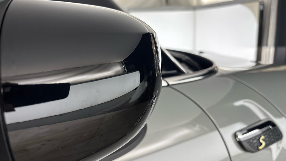 MINI HATCHBACK Chip and scuff