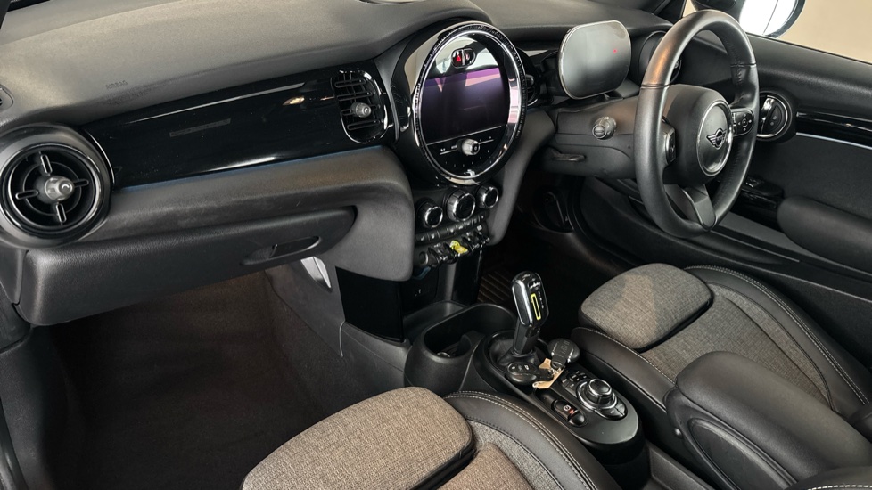 MINI HATCHBACK Image 10