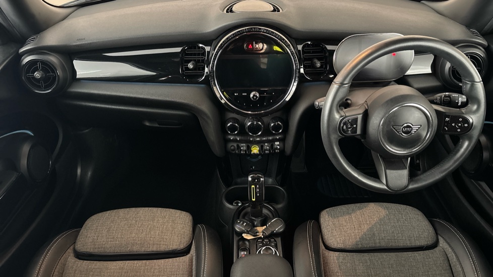 MINI HATCHBACK Image 11